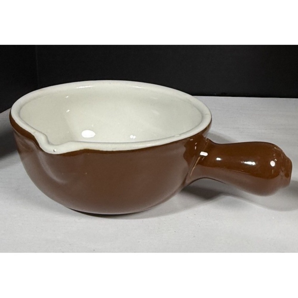 One Vintage Hall Crock‎ Soup Bowl With Spout And Handle #645 USA